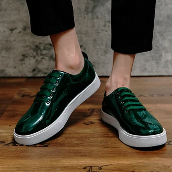 2022 noi barbati casual pantofi de moda din piele de brevet luminoase față de oameni pantofi pentru uzura de zi cu zi cu tv cu pantofi de mers pe jos